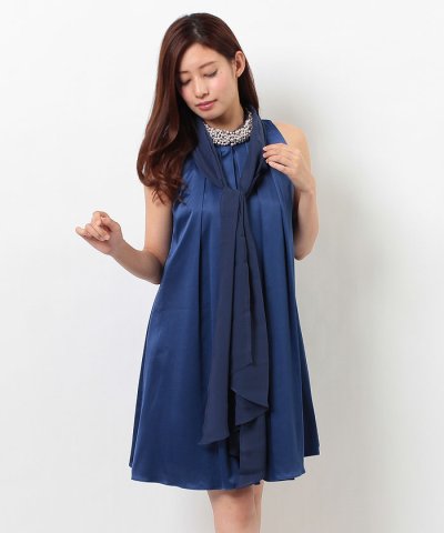 【JUSGLITTY　Luxe】ビジュー付スタンドフレアワンピース