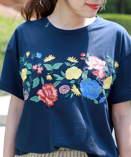 フロント花柄刺繍Ｔシャツ