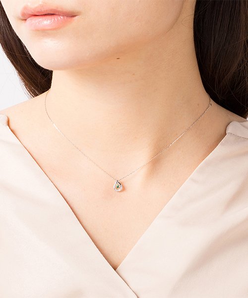 K10ホワイトゴールドネックレス *店舗にてお問い合わせの際は メーカー品番をお申し付け下さい アフターサービスに関しましては 全国の4℃ジュエリーショップにてお承り可能です ご利用の際には 必ずマガシーク発行のご購入明細書と取扱い説明書 保証書 をお持ち下さい お品物やお客様のご使用状況により 一部お承りできないアフターサービスもございます あらかじめご了承ください