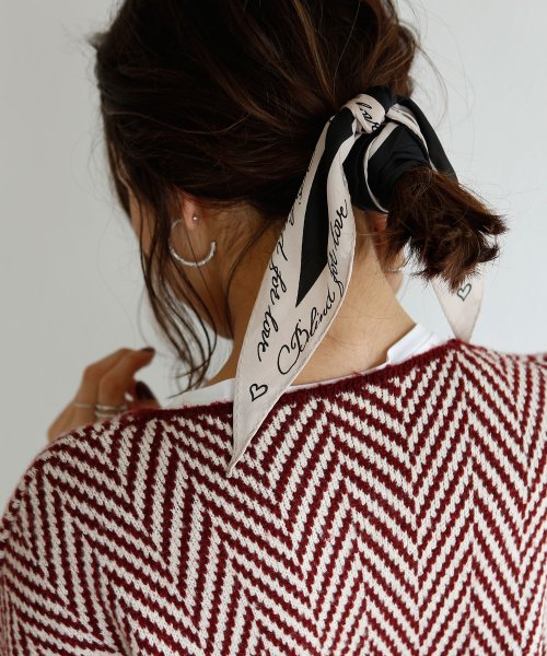 marjour(マージュール)/LETTERS PRINT SCARF/img09