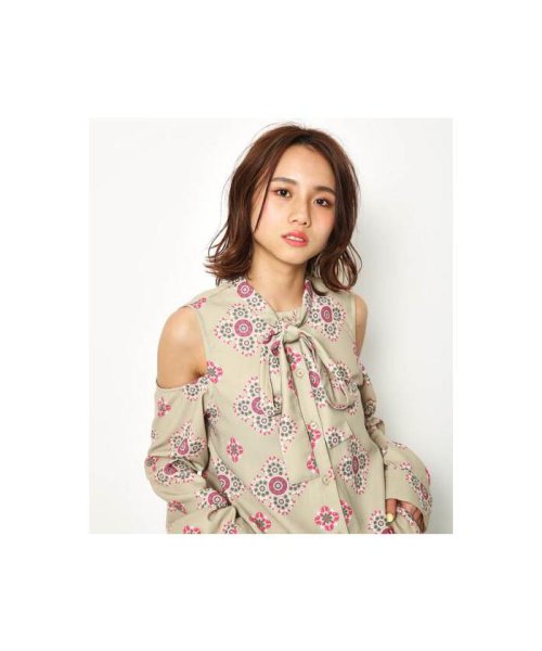 セール 肩あき ダマスク柄 フラワーシャツ ロデオクラウンズ Rodeo Crowns Magaseek