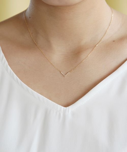 K18イエローゴールドネックレス メーカー品番をお申し付け下さい アフターサービスに関しましては 全国の4℃ジュエリーショップにてお承り可能です ご利用の際には 必ずマガシーク発行のご購入明細書と取扱い説明書 保証書 をお持ち下さい お品物やお客様のご使用状況により 一部お承りできないアフターサービスもございます あらかじめご了承ください