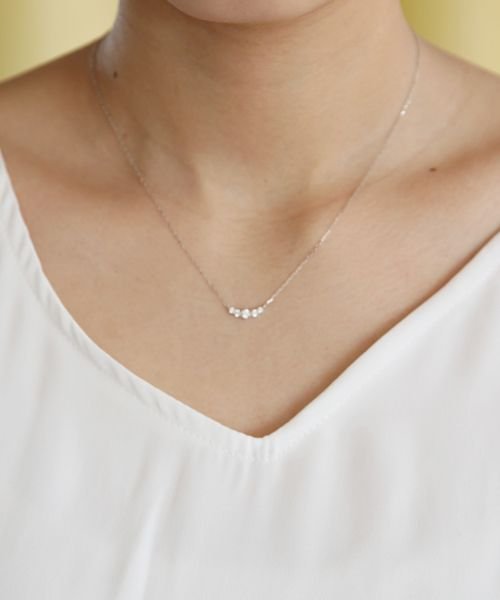 K10ホワイトゴールドネックレス メーカー品番をお申し付け下さい アフターサービスに関しましては 全国の4℃ジュエリーショップにてお承り可能です ご利用の際には 必ずマガシーク発行のご購入明細書と取扱い説明書 保証書 をお持ち下さい お品物やお客様のご使用状況により 一部お承りできないアフターサービスもございます あらかじめご了承ください