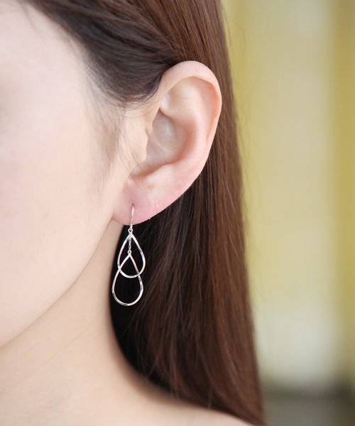 K10ホワイトゴールドピアス メーカー品番をお申し付け下さい アフターサービスに関しましては 全国の4℃ジュエリーショップにてお承り可能です ご利用の際には 必ずマガシーク発行のご購入明細書と取扱い説明書 保証書 をお持ち下さい お品物やお客様のご使用状況により 一部お承りできないアフターサービスもございます あらかじめご了承ください