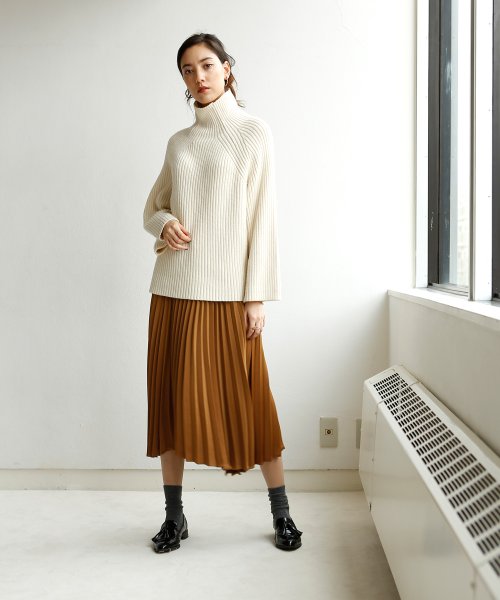 marjour(マージュール)/MATTE SATIN PLEATS SKIRT/img02