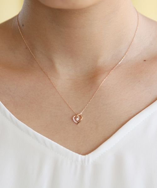 K10ピンクゴールドネックレス *店舗にてお問い合わせの際は メーカー品番をお申し付け下さい アフターサービスに関しましては 全国の4℃ジュエリーショップにてお承り可能です ご利用の際には 必ずマガシーク発行のご購入明細書と取扱い説明書 保証書 をお持ち下さい お品物やお客様のご使用状況により 一部お承りできないアフターサービスもございます あらかじめご了承ください