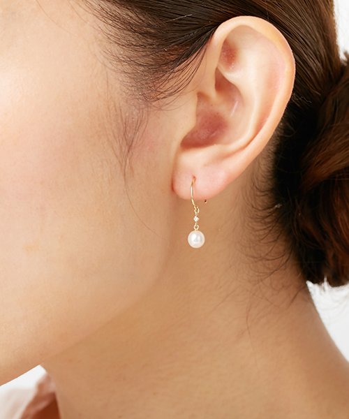 K18イエローゴールドピアス *店舗にてお問い合わせの際は メーカー品番をお申し付け下さい アフターサービスに関しましては 全国の4℃ジュエリーショップにてお承り可能です ご利用の際には 必ずマガシーク発行のご購入明細書と取扱い説明書 保証書 をお持ち下さい お品物やお客様のご使用状況により 一部お承りできないアフターサービスもございます あらかじめご了承ください