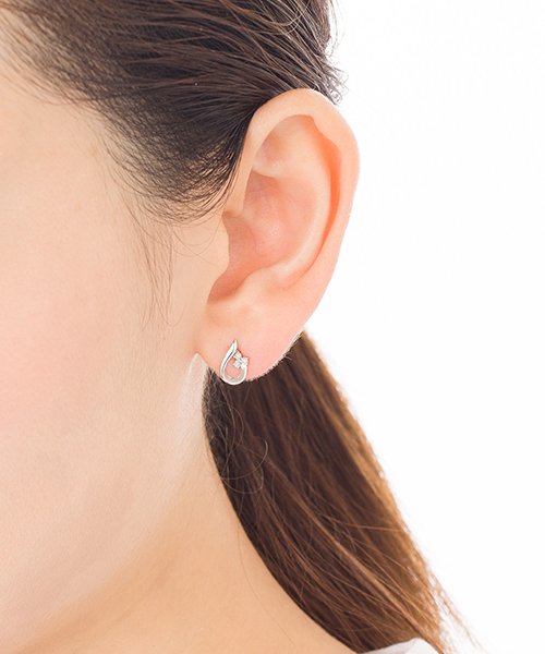 K10ホワイトゴールドピアス *店舗にてお問い合わせの際は メーカー品番をお申し付け下さい アフターサービスに関しましては ご利用の際には 必ずマガシーク発行のご購入明細書と取扱い説明書 保証書 をお持ち下さい お品物やお客様のご使用状況により 一部お承りできないアフターサービスもございます あらかじめご了承ください V1714314628(13200円)