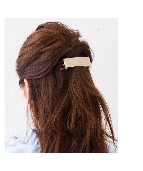 こなれヘアをつくるラメ入りマーブル柄のヘアクリップ クリームドット Cream Dot Magaseek