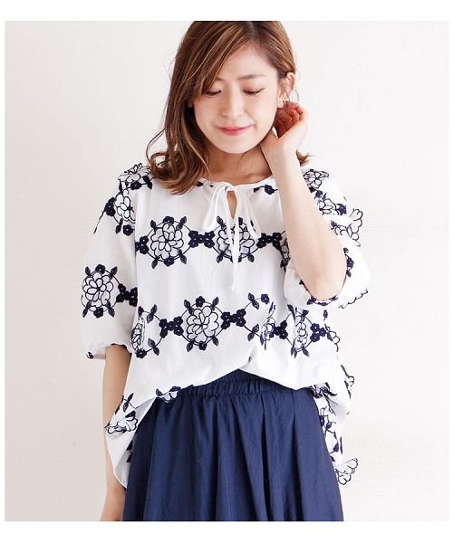 Sawa a la mode(サワアラモード)/花の刺繍モチーフシャツトップス/img04