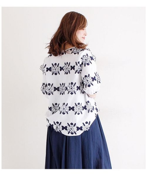 Sawa a la mode(サワアラモード)/花の刺繍モチーフシャツトップス/img05