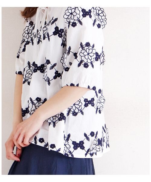 Sawa a la mode(サワアラモード)/花の刺繍モチーフシャツトップス/img09