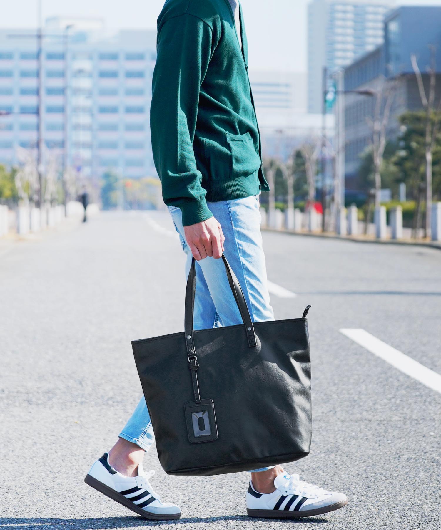 SHIPS シップス 本革 レザートートバッグ A4収納可 通勤　ビジネス SHIPS レザートートバッグ ブラック ビジネス A4収納可 本革