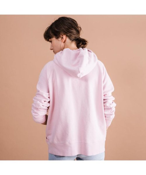 Levi's(リーバイス)/グラフィックスポーツフーディー BABY TAB PINK LADY/img03