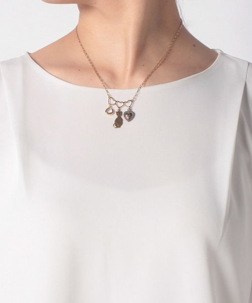 セール 42 Off ハート３つネコネックレス ワイスチャーム Wythecharm Magaseek