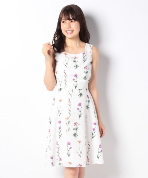 セール 80 Off ボタニカルフラワーop レッセ パッセ Laisse Passe Magaseek セール 80 Off ボタニカルフラワーop レッセ パッセ Laisse Passe Magaseek