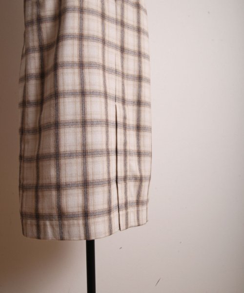 tocco closet(トッコクローゼット)/フラップビジュー装飾サスペンダー付きチェック柄スカート/img19