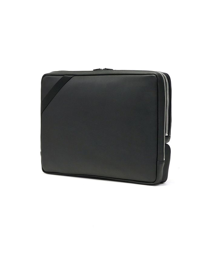 外に出ていましてPORTER / MODULE CLUTCH BAG