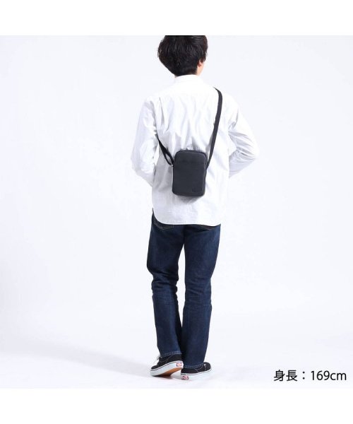 ラコステ バッグ Lacoste ショルダーバッグ Men S Classic メンズクラシック Slim Vertical Camera Pvcカメラポーチ ラコステ Lacoste Magaseek