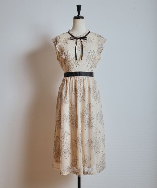 セール トッコクローゼット Tocco Closet りぼん付きプチフリルネックフラワーレースワンピース Magaseek