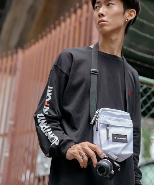 Converse コンバース ショルダーバッグ ミニ ミラーレス一眼 カメラ ボディ ポーチ 肩掛け 斜め掛け サコッシュ フェス 9034 ロッキーモンロー Rocky Monroe Magaseek Converse コンバース ショルダーバッグ ミニ ミラーレス一眼 カメラ ボディ ポーチ 肩掛け 斜め掛け サコッシュ フェス 9034 ロッキーモンロー Rocky Monroe Magaseek