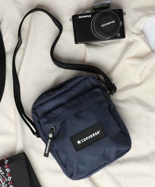 Converse コンバース ショルダーバッグ ミニ ミラーレス一眼 カメラ ボディ ポーチ 肩掛け 斜め掛け サコッシュ フェス 9034 ロッキーモンロー Rocky Monroe Magaseek Converse コンバース ショルダーバッグ ミニ ミラーレス一眼 カメラ ボディ ポーチ 肩掛け 斜め掛け サコッシュ フェス 9034 ロッキーモンロー Rocky Monroe Magaseek