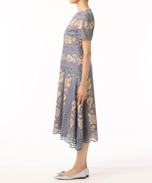 【TVドラマ着用】ライン刺繍ワンピース 