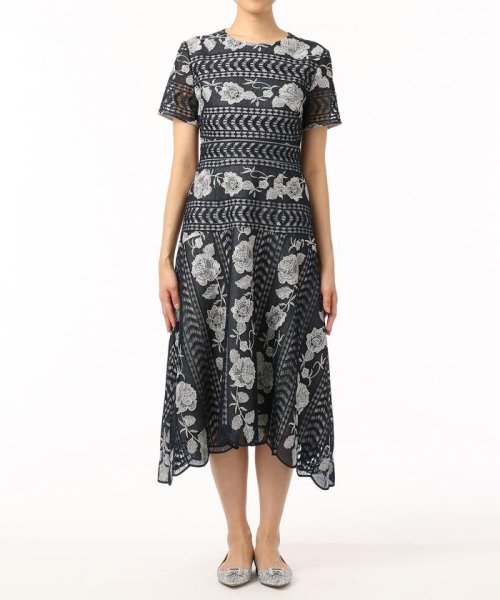 【TVドラマ着用】ライン刺繍ワンピース 