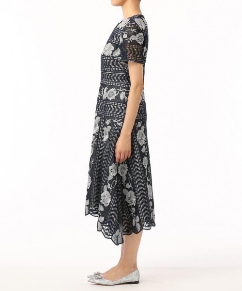 【TVドラマ着用】ライン刺繍ワンピース 