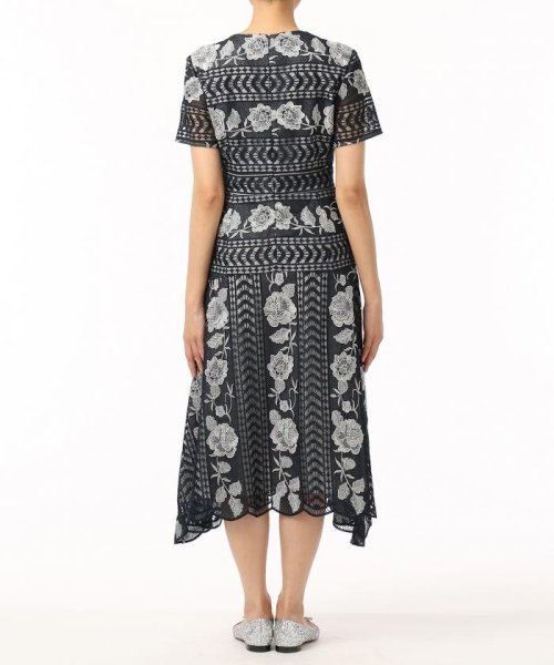 【TVドラマ着用】ライン刺繍ワンピース 