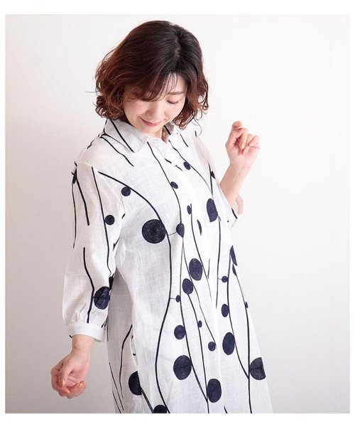 Sawa a la mode(サワアラモード)/レトロな丸模様刺繍のシャツワンピース/img04