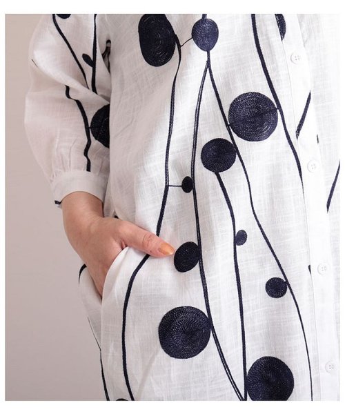 Sawa a la mode(サワアラモード)/レトロな丸模様刺繍のシャツワンピース/img06