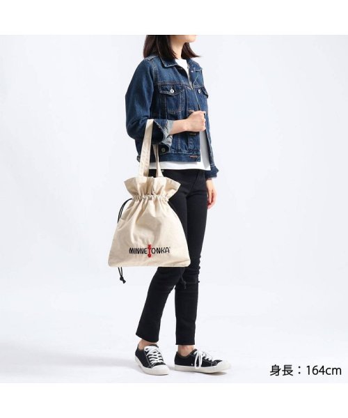 ミネトンカ バッグ Minnetonka 巾着バッグ 巾着トート 巾着袋 大 巾着 布 トート トートバッグ キャンバス B5 ミネトンカ Minnetonka Magaseek ミネトンカ バッグ Minnetonka 巾着バッグ 巾着トート 巾着袋 大 巾着 布 トート トートバッグ キャンバス B5 ミネトンカ Minnetonka Magaseek