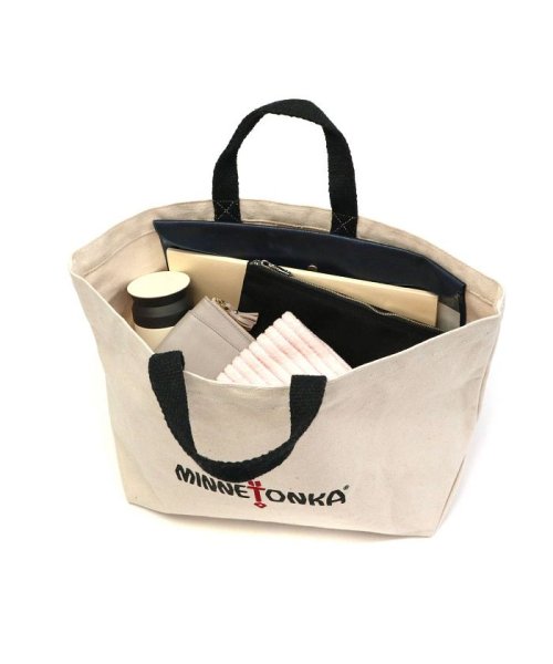 ミネトンカ バッグ Minnetonka トート トートバッグ カジュアル 布 横 横長 ヨコ型 軽い 軽量 キャンバス ミネトンカ Minnetonka Magaseek