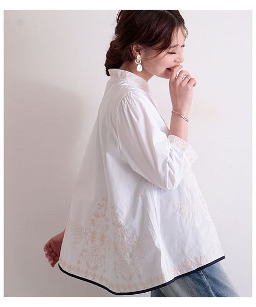 Sawa a la mode(サワアラモード)/刺繍とパイピングのAラインコットンシャツ/img12