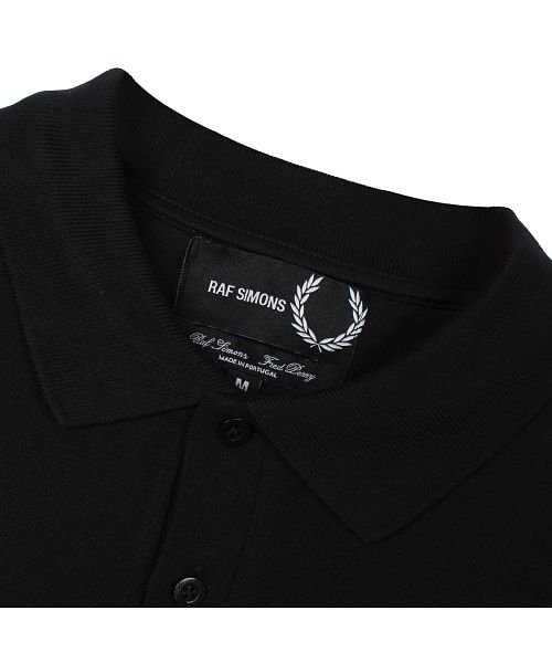 FRED PERRY(フレッドペリー)/フレッドペリー ラフシモンズ FRED PERRY RAF SIMONS ポロシャツ 半袖 メンズ コラボ YOKE PRINT POLO ブラック ホワイト /img01