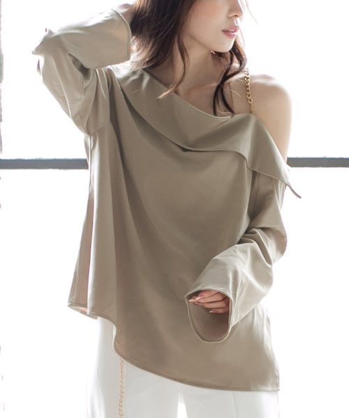 セール チェーンデザインオフショルダー2wayトップス 500 トップス カットソー レディース 秋冬 長袖 オフショルダー ワンショルダー 肩だし チェーン ジュリアブティック Julia Boutique Magaseek