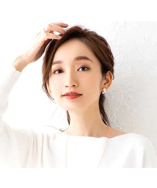 エレガントな女性らしさを演出 3連パールピアス クリームドット Cream Dot Magaseek エレガントな女性らしさを演出 3連パールピアス クリームドット Cream Dot Magaseek