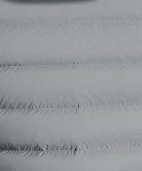 ハイブリッドシームレスダウンブルゾン 