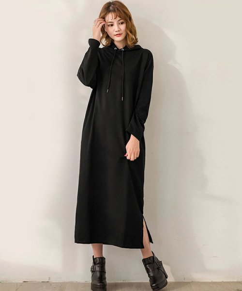 セール レディースファッション通販 秋新作 ワンピース 長袖 レディース パーカーワンピース ゆったり 無地 ロング丈 パーカー マキシ丈 スリット フード付き 着痩せ ドゥーベル Doux Belle Magaseek