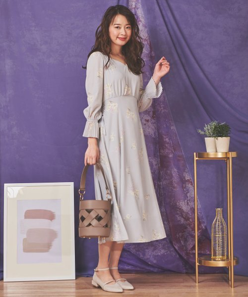セール 30 Off 美人百花2月号掲載 ライラックフラワー柄ワンピース ノエラ Noela Magaseek