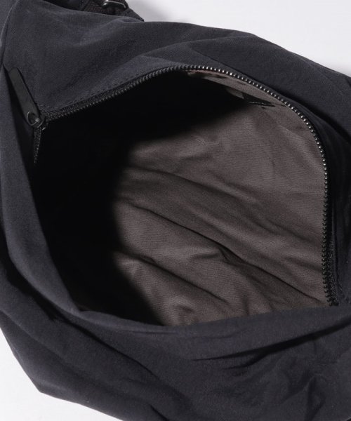 PATRICK STEPHAN(パトリックステファン)/Fabric waist bag 'demi cercle'/img04