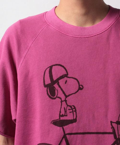 LEVI’S OUTLET(リーバイスアウトレット)/SS CREWNECK CUTOFF CYCLING SNOOPY FUSCHI/img03