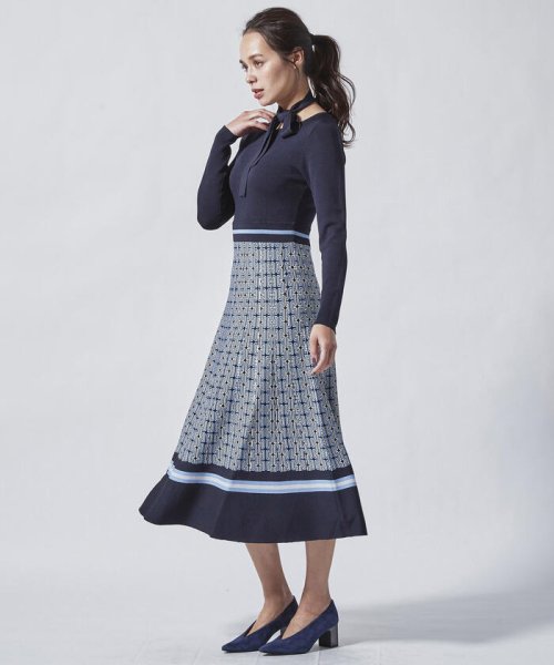 セール ボウタイ付き幾何柄ジャガードニットワンピース ビアッジョブルー Viaggio Blu Magaseek