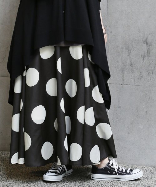ドット柄フレアロングスカート オシャレウォーカー Osharewalker Magaseek