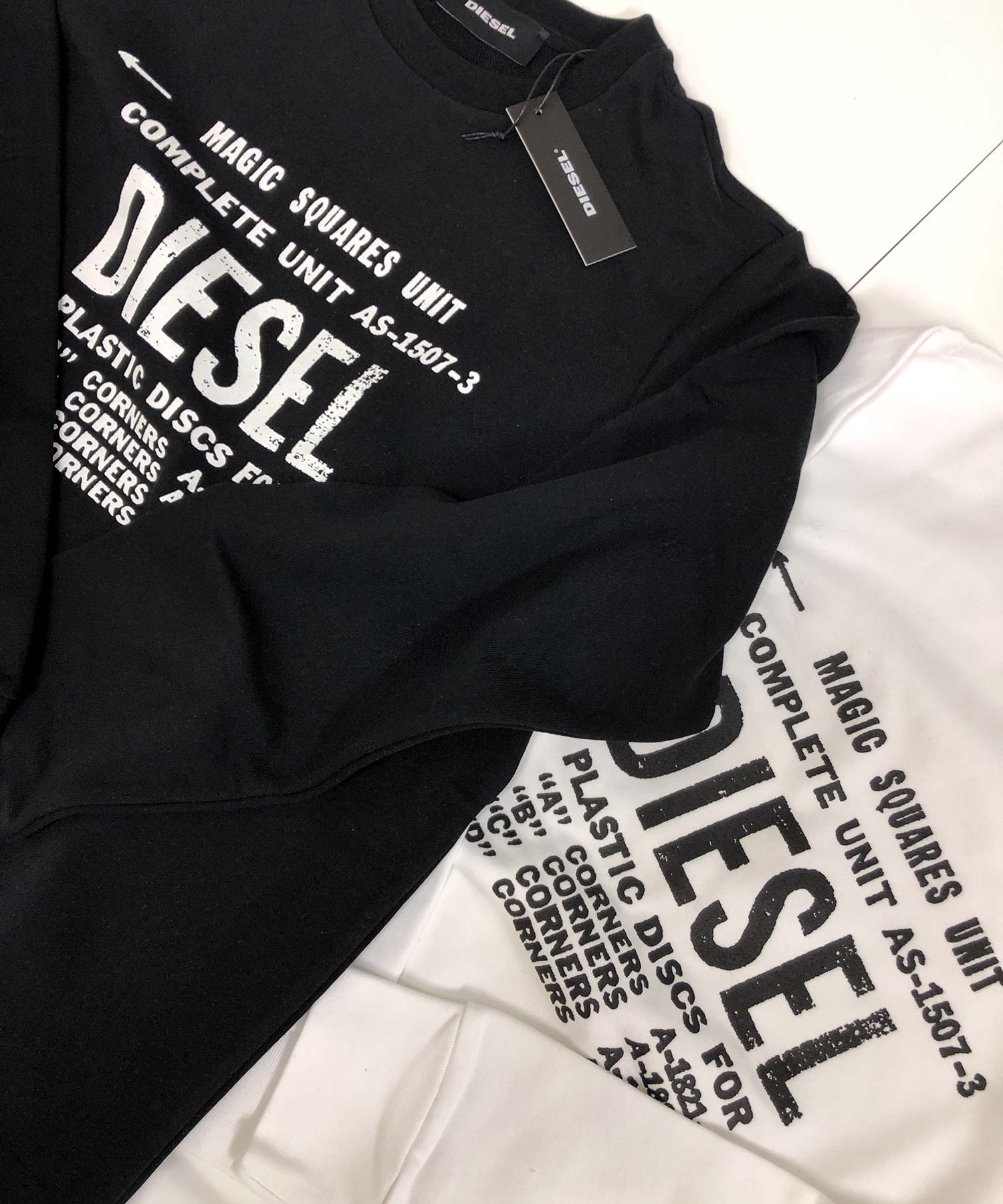 DIESEL(ディーゼル)ロゴグラフィック プリント クルーネック