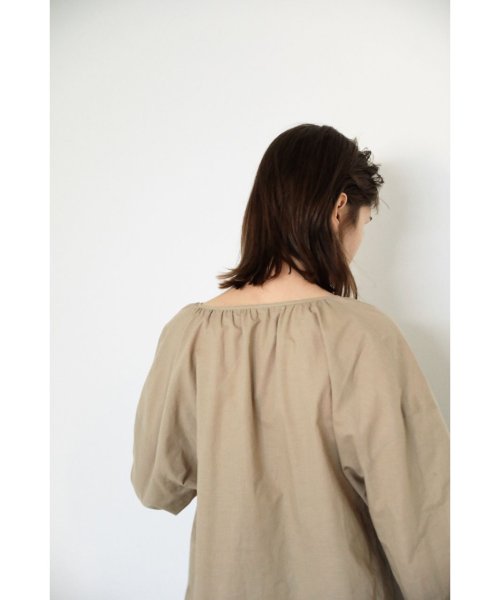 BLACK BY MOUSSY(ブラックバイマウジー)/gather neck blouse/img13