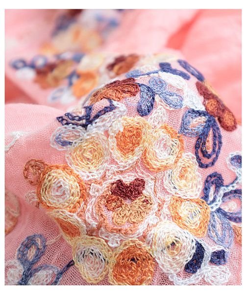 Sawa a la mode(サワアラモード)/貴女を彩るカラフルな花柄刺繍の大判ストール/img01