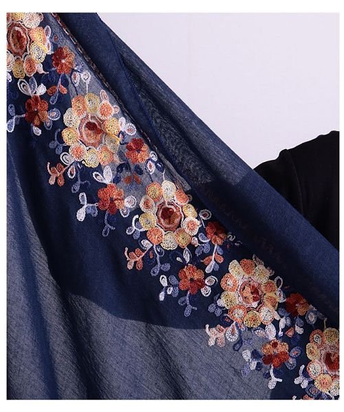 Sawa a la mode(サワアラモード)/貴女を彩るカラフルな花柄刺繍の大判ストール/img12