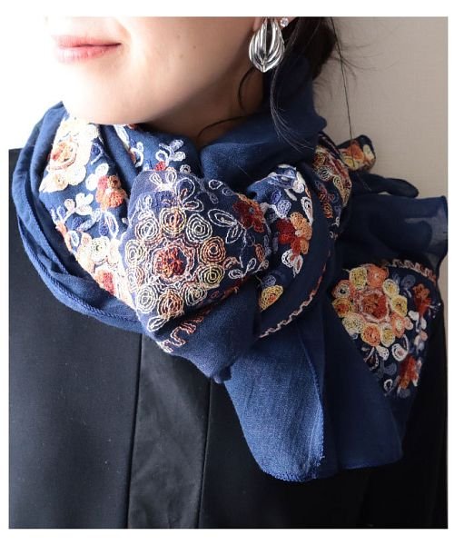 Sawa a la mode(サワアラモード)/貴女を彩るカラフルな花柄刺繍の大判ストール/img18